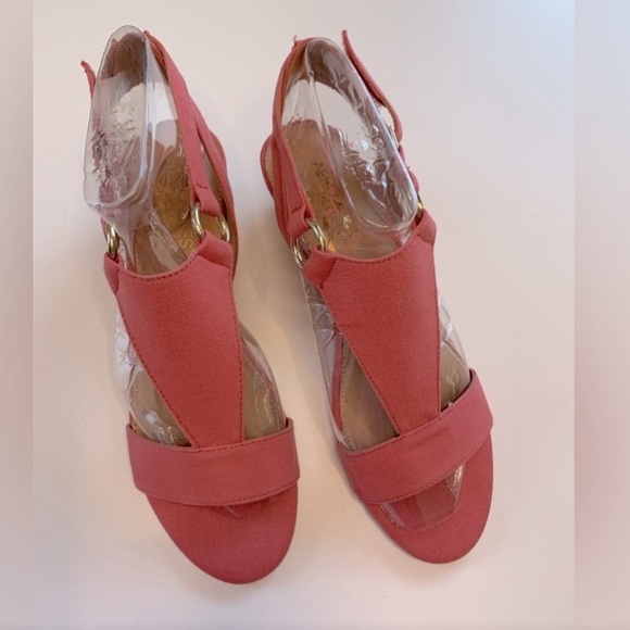 Aerosoles size 8 sandals Salmon Pink sandals. Velcro closure. GUC. 🦩🎀🌺 - Picture 12 of 12